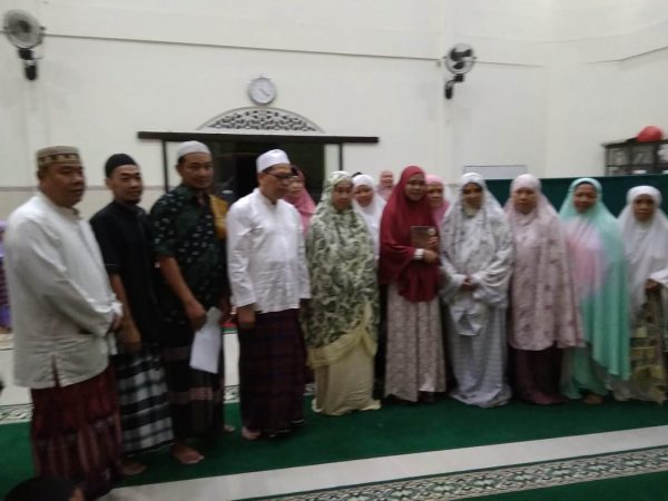 Prosesi syahadat di masjid Al Ikhlas